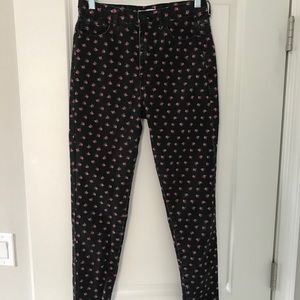 Cute High Waisted Mom jeans!